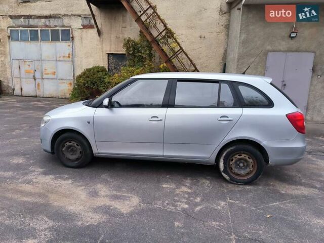 Серый Шкода Фабия, объемом двигателя 1.39 л и пробегом 147 тыс. км за 5200 $, фото 26 на Automoto.ua