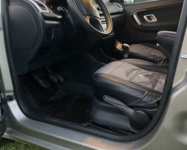 Серый Шкода Фабия, объемом двигателя 1.4 л и пробегом 310 тыс. км за 4200 $, фото 4 на Automoto.ua