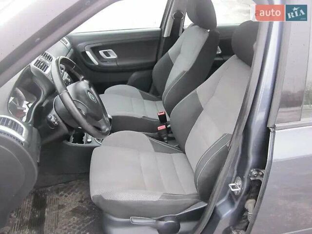 Серый Шкода Фабия, объемом двигателя 1.6 л и пробегом 180 тыс. км за 6500 $, фото 10 на Automoto.ua