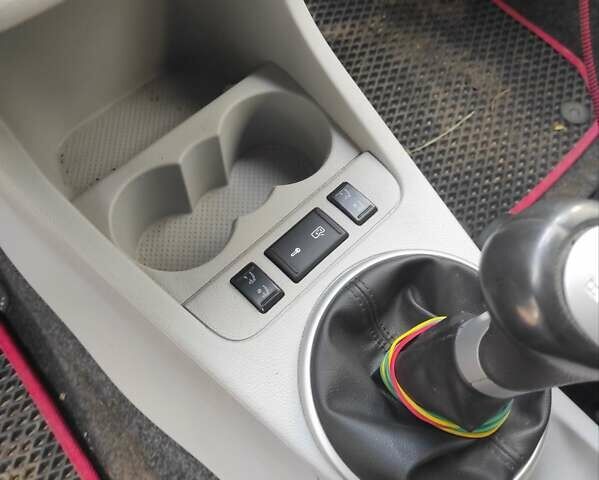 Серый Шкода Фабия, объемом двигателя 1.9 л и пробегом 304 тыс. км за 4600 $, фото 6 на Automoto.ua