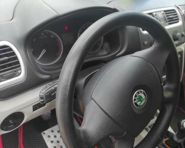 Серый Шкода Фабия, объемом двигателя 1.9 л и пробегом 304 тыс. км за 4600 $, фото 3 на Automoto.ua