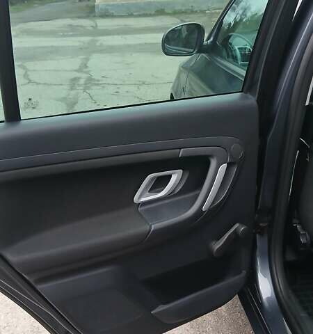 Серый Шкода Фабия, объемом двигателя 1.39 л и пробегом 232 тыс. км за 6500 $, фото 11 на Automoto.ua