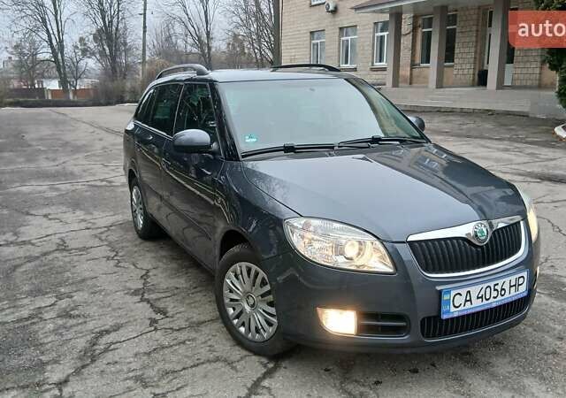 Серый Шкода Фабия, объемом двигателя 1.39 л и пробегом 232 тыс. км за 6500 $, фото 5 на Automoto.ua
