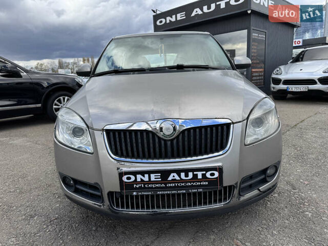 Серый Шкода Фабия, объемом двигателя 1.2 л и пробегом 162 тыс. км за 3990 $, фото 3 на Automoto.ua