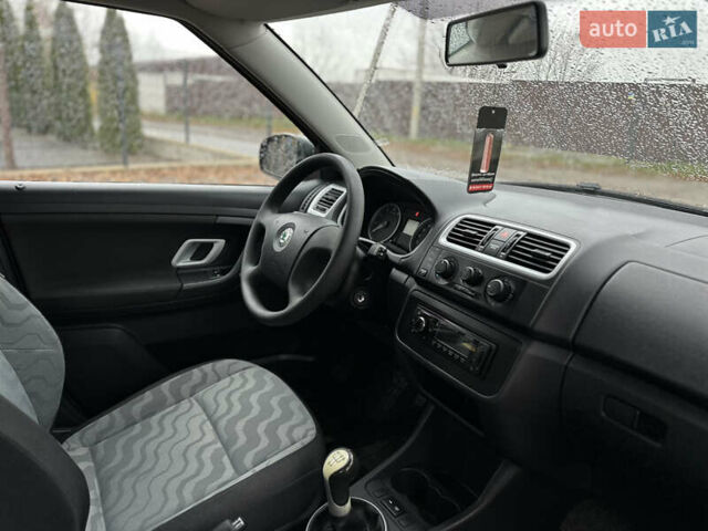 Сірий Шкода Фабія, об'ємом двигуна 1.39 л та пробігом 217 тис. км за 5700 $, фото 41 на Automoto.ua