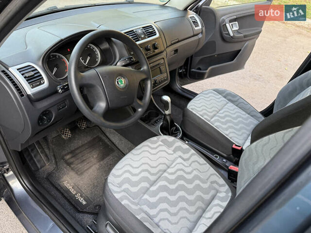 Сірий Шкода Фабія, об'ємом двигуна 1.6 л та пробігом 218 тис. км за 6100 $, фото 27 на Automoto.ua