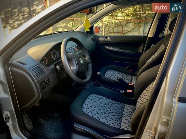 Сірий Шкода Фабія, об'ємом двигуна 1.39 л та пробігом 194 тис. км за 5500 $, фото 17 на Automoto.ua