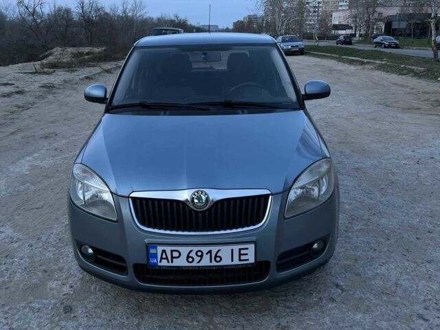 Серый Шкода Фабия, объемом двигателя 1.4 л и пробегом 201 тыс. км за 4500 $, фото 1 на Automoto.ua