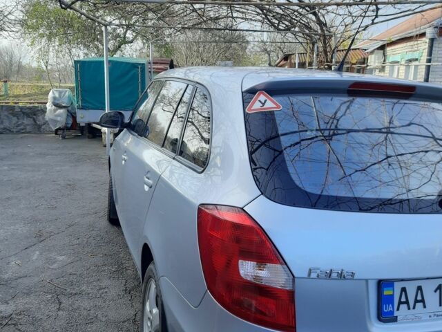 Серый Шкода Фабия, объемом двигателя 1.4 л и пробегом 208 тыс. км за 5500 $, фото 3 на Automoto.ua