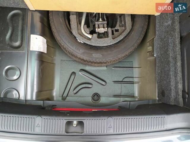 Серый Шкода Фабия, объемом двигателя 1.39 л и пробегом 232 тыс. км за 6500 $, фото 29 на Automoto.ua