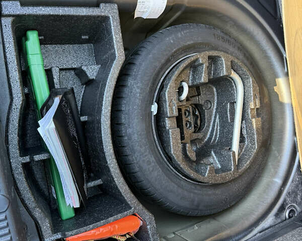 Серый Шкода Фабия, объемом двигателя 1.4 л и пробегом 223 тыс. км за 5500 $, фото 34 на Automoto.ua