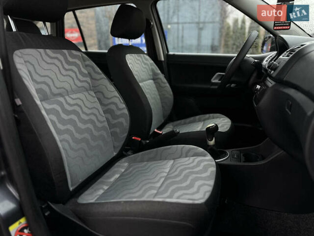 Сірий Шкода Фабія, об'ємом двигуна 1.39 л та пробігом 217 тис. км за 5700 $, фото 42 на Automoto.ua