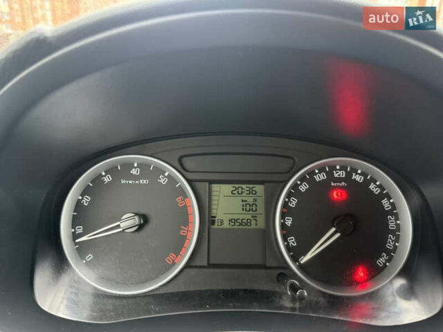 Сірий Шкода Фабія, об'ємом двигуна 1.6 л та пробігом 195 тис. км за 6500 $, фото 19 на Automoto.ua