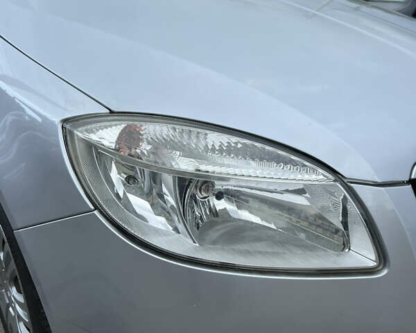 Шкода Фабия 2008 в Чернигове на Automoto.ua Серый Шкода Фабия, объемом двигателя 1.39 л и пробегом 240 тыс. км за 5600 $, фото 12 на Automoto.ua