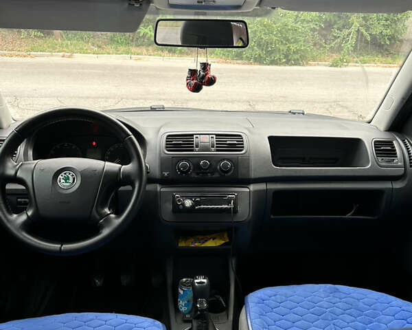 Сірий Шкода Фабія, об'ємом двигуна 1.2 л та пробігом 289 тис. км за 3800 $, фото 9 на Automoto.ua