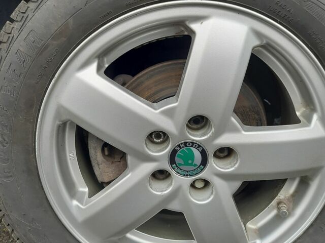 Серый Шкода Фабия, объемом двигателя 1.4 л и пробегом 208 тыс. км за 5500 $, фото 7 на Automoto.ua