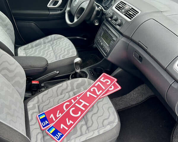 Серый Шкода Фабия, объемом двигателя 0 л и пробегом 230 тыс. км за 5499 $, фото 24 на Automoto.ua