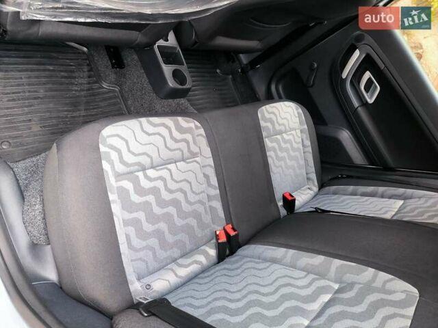 Серый Шкода Фабия, объемом двигателя 1.39 л и пробегом 147 тыс. км за 5200 $, фото 22 на Automoto.ua