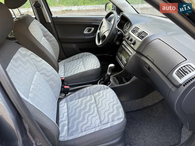 Сірий Шкода Фабія, об'ємом двигуна 1.6 л та пробігом 218 тис. км за 6100 $, фото 18 на Automoto.ua
