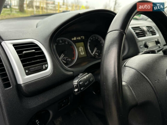 Серый Шкода Фабия, объемом двигателя 1.39 л и пробегом 224 тыс. км за 5800 $, фото 25 на Automoto.ua