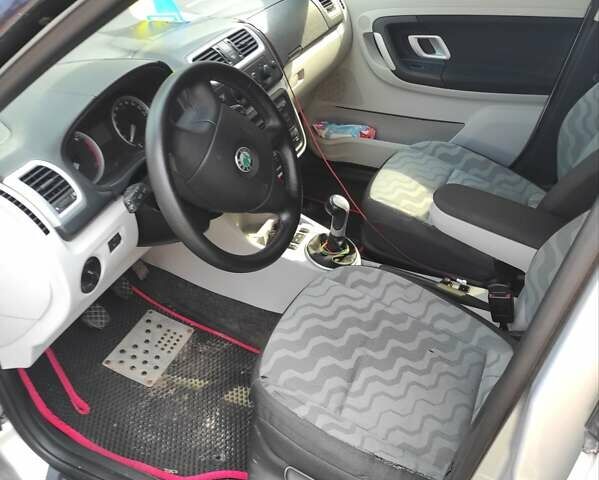 Серый Шкода Фабия, объемом двигателя 1.9 л и пробегом 304 тыс. км за 4600 $, фото 14 на Automoto.ua