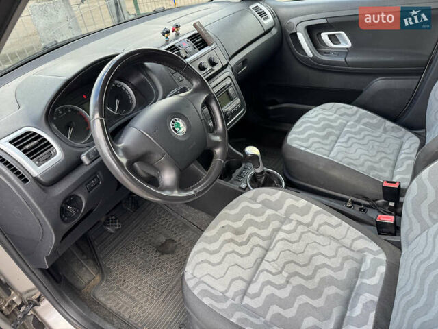 Серый Шкода Фабия, объемом двигателя 1.2 л и пробегом 162 тыс. км за 3990 $, фото 14 на Automoto.ua