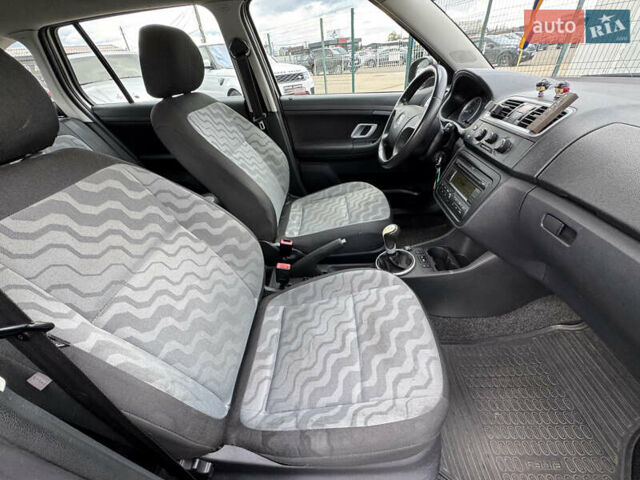 Серый Шкода Фабия, объемом двигателя 1.2 л и пробегом 162 тыс. км за 3990 $, фото 35 на Automoto.ua