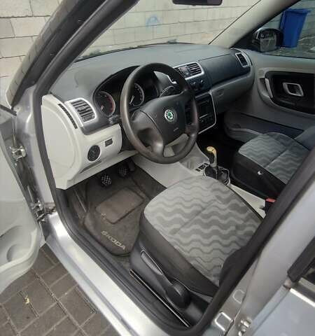 Сірий Шкода Фабія, об'ємом двигуна 1.42 л та пробігом 237 тис. км за 3800 $, фото 12 на Automoto.ua