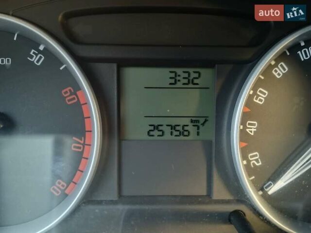 Сірий Шкода Фабія, об'ємом двигуна 1.6 л та пробігом 257 тис. км за 5899 $, фото 2 на Automoto.ua