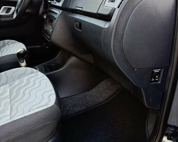Сірий Шкода Фабія, об'ємом двигуна 1.6 л та пробігом 193 тис. км за 5900 $, фото 38 на Automoto.ua