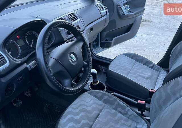 Серый Шкода Фабия, объемом двигателя 1.39 л и пробегом 201 тыс. км за 4500 $, фото 10 на Automoto.ua