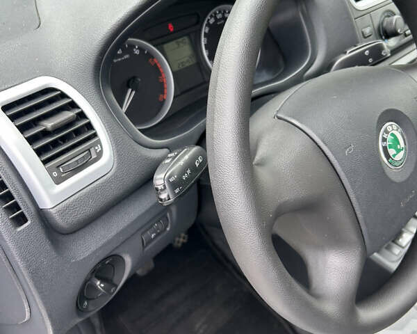 Серый Шкода Фабия, объемом двигателя 0 л и пробегом 230 тыс. км за 5499 $, фото 22 на Automoto.ua