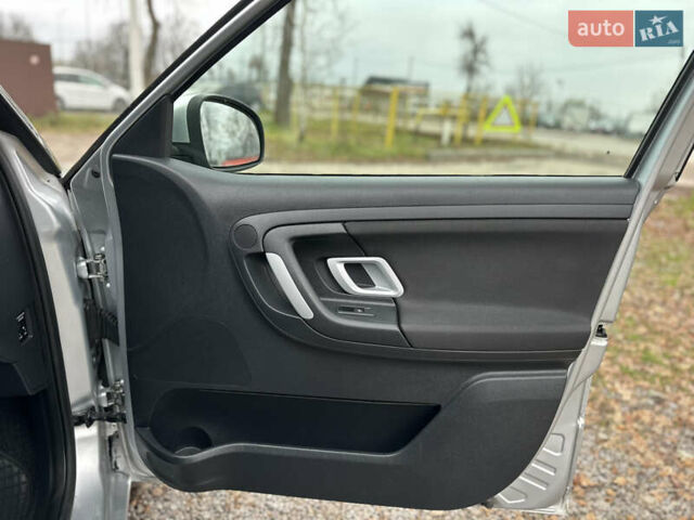 Серый Шкода Фабия, объемом двигателя 1.39 л и пробегом 224 тыс. км за 5800 $, фото 44 на Automoto.ua