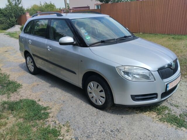 Серый Шкода Фабия, объемом двигателя 0 л и пробегом 220 тыс. км за 5500 $, фото 1 на Automoto.ua