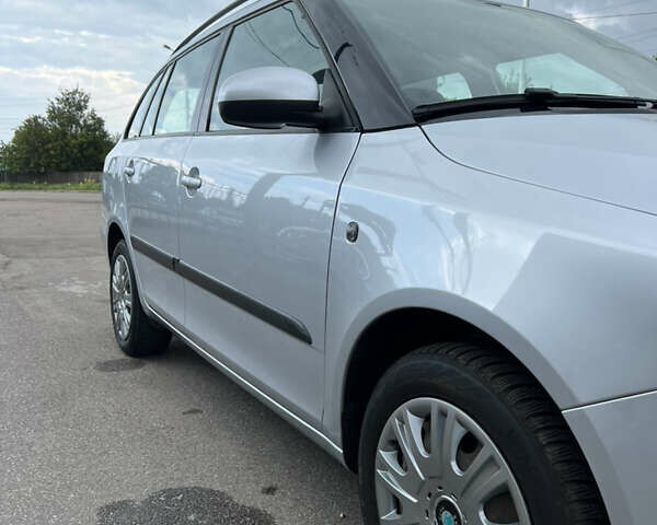 Шкода Фабия 2008 в Чернигове на Automoto.ua Серый Шкода Фабия, объемом двигателя 1.39 л и пробегом 240 тыс. км за 5600 $, фото 11 на Automoto.ua