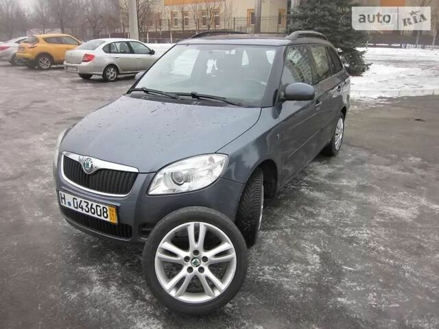Серый Шкода Фабия, объемом двигателя 1.6 л и пробегом 180 тыс. км за 6500 $, фото 1 на Automoto.ua