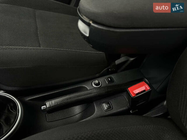 Серый Шкода Фабия, объемом двигателя 1.39 л и пробегом 224 тыс. км за 5800 $, фото 24 на Automoto.ua