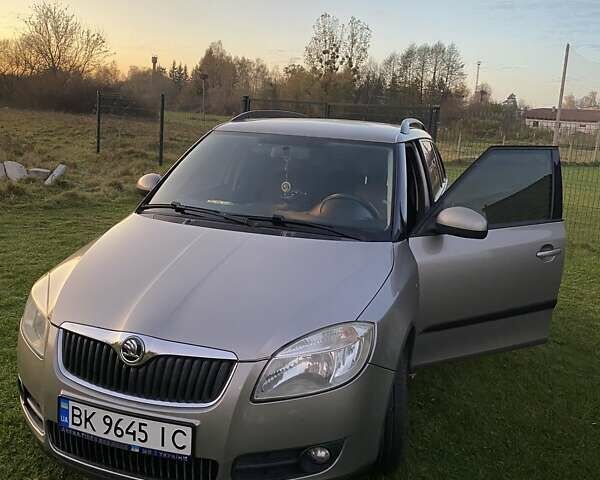 Серый Шкода Фабия, объемом двигателя 1.4 л и пробегом 310 тыс. км за 4200 $, фото 7 на Automoto.ua