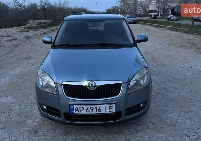 Серый Шкода Фабия, объемом двигателя 1.39 л и пробегом 201 тыс. км за 4500 $, фото 1 на Automoto.ua