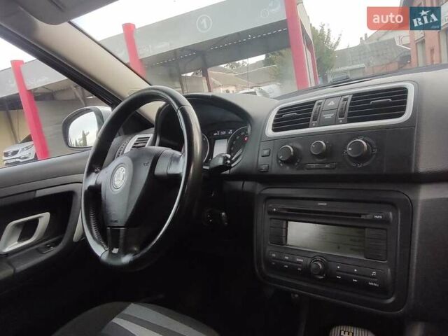 Сірий Шкода Фабія, об'ємом двигуна 1.39 л та пробігом 188 тис. км за 5277 $, фото 16 на Automoto.ua