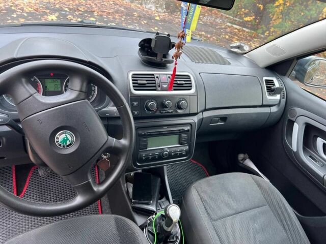 Сірий Шкода Фабія, об'ємом двигуна 1.4 л та пробігом 221 тис. км за 5000 $, фото 3 на Automoto.ua