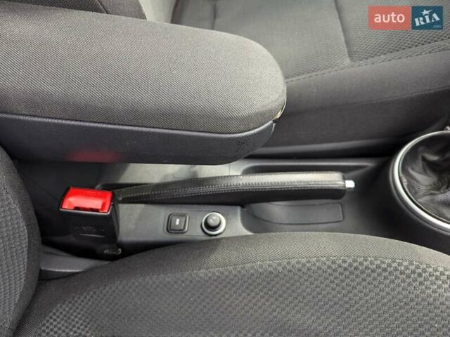 Шкода Фабия 2008 в Ровно на Automoto.ua Серый Шкода Фабия, объемом двигателя 1.39 л и пробегом 165 тыс. км за 6500 $, фото 16 на Automoto.ua