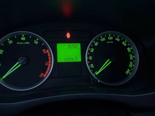 Серый Шкода Фабия, объемом двигателя 1.4 л и пробегом 201 тыс. км за 4500 $, фото 13 на Automoto.ua