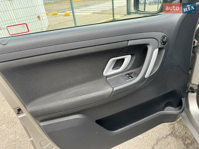 Серый Шкода Фабия, объемом двигателя 1.2 л и пробегом 162 тыс. км за 3990 $, фото 15 на Automoto.ua