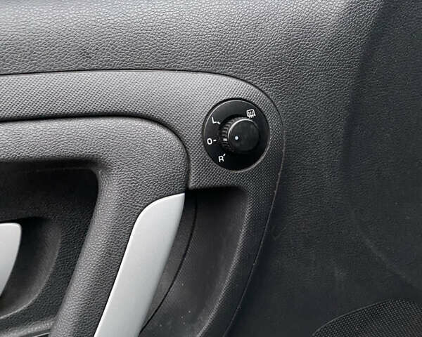 Серый Шкода Фабия, объемом двигателя 1.4 л и пробегом 395 тыс. км за 4200 $, фото 10 на Automoto.ua