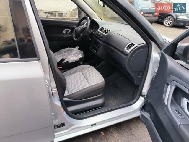 Серый Шкода Фабия, объемом двигателя 1.39 л и пробегом 147 тыс. км за 5200 $, фото 17 на Automoto.ua