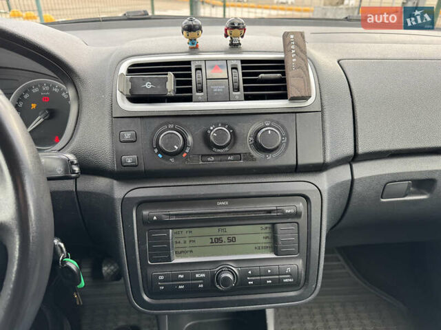 Серый Шкода Фабия, объемом двигателя 1.2 л и пробегом 162 тыс. км за 3990 $, фото 23 на Automoto.ua