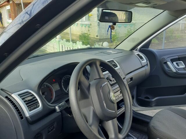 Серый Шкода Фабия, объемом двигателя 1.4 л и пробегом 208 тыс. км за 5500 $, фото 4 на Automoto.ua