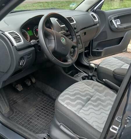 Серый Шкода Фабия, объемом двигателя 1.39 л и пробегом 232 тыс. км за 6500 $, фото 12 на Automoto.ua