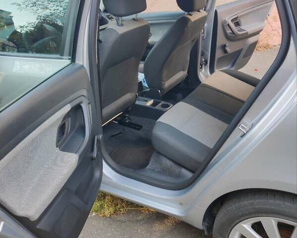 Сірий Шкода Фабія, об'ємом двигуна 1.2 л та пробігом 222 тис. км за 4880 $, фото 10 на Automoto.ua
